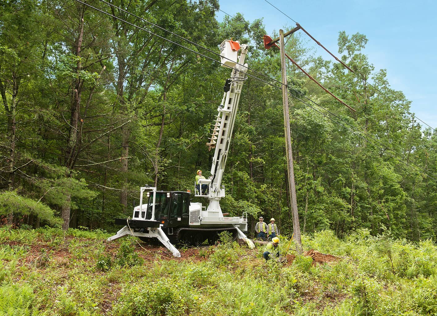 Panther T8 with Altec Digger Derrick working in the hills of West Virginia When operating in mountainous regions, teams must depend on tracked utility vehicles to access distant locations, repair the lines, and restore power.