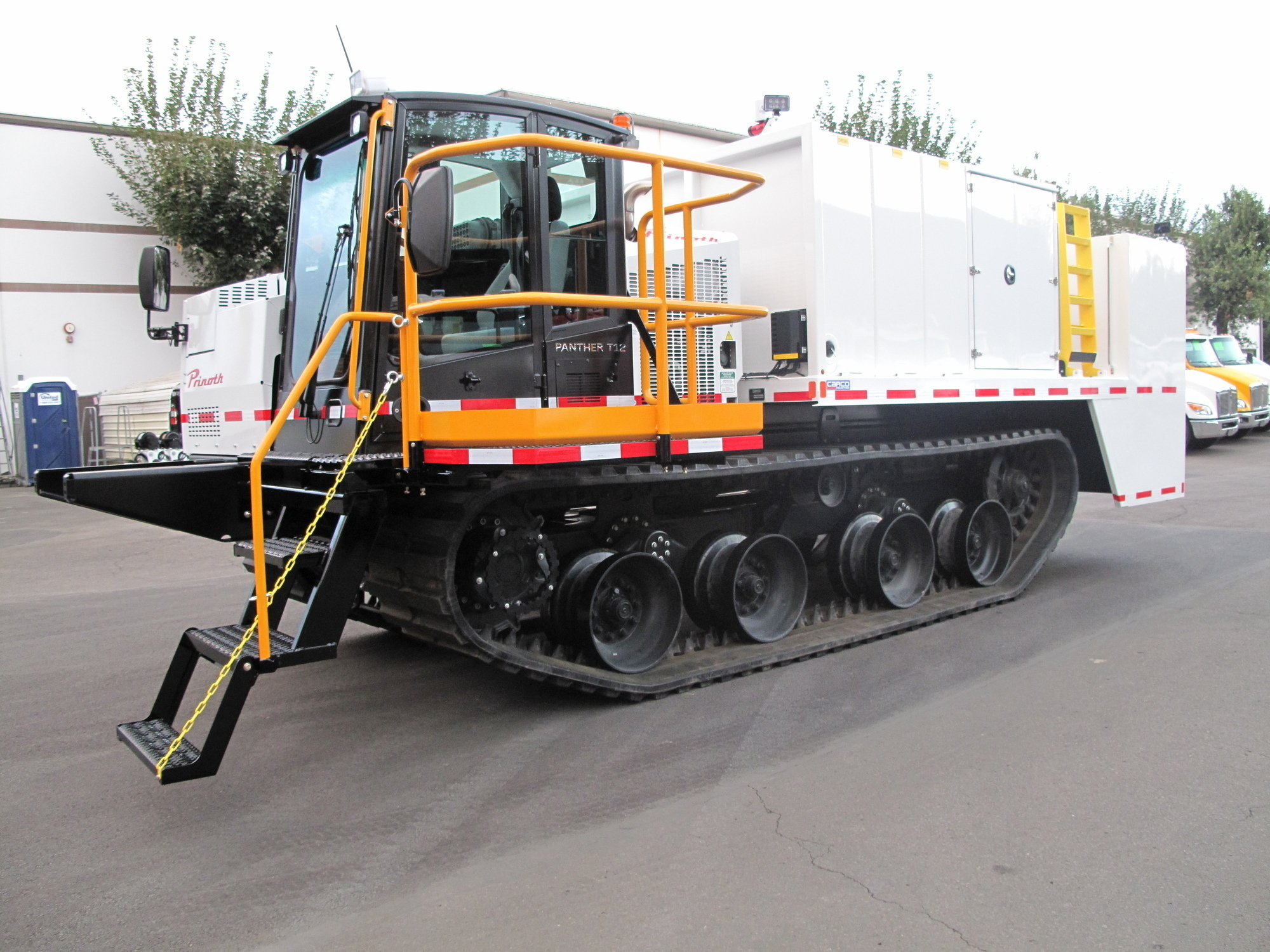 Mounting Truck Bodies on Prinoth Tracked Platforms