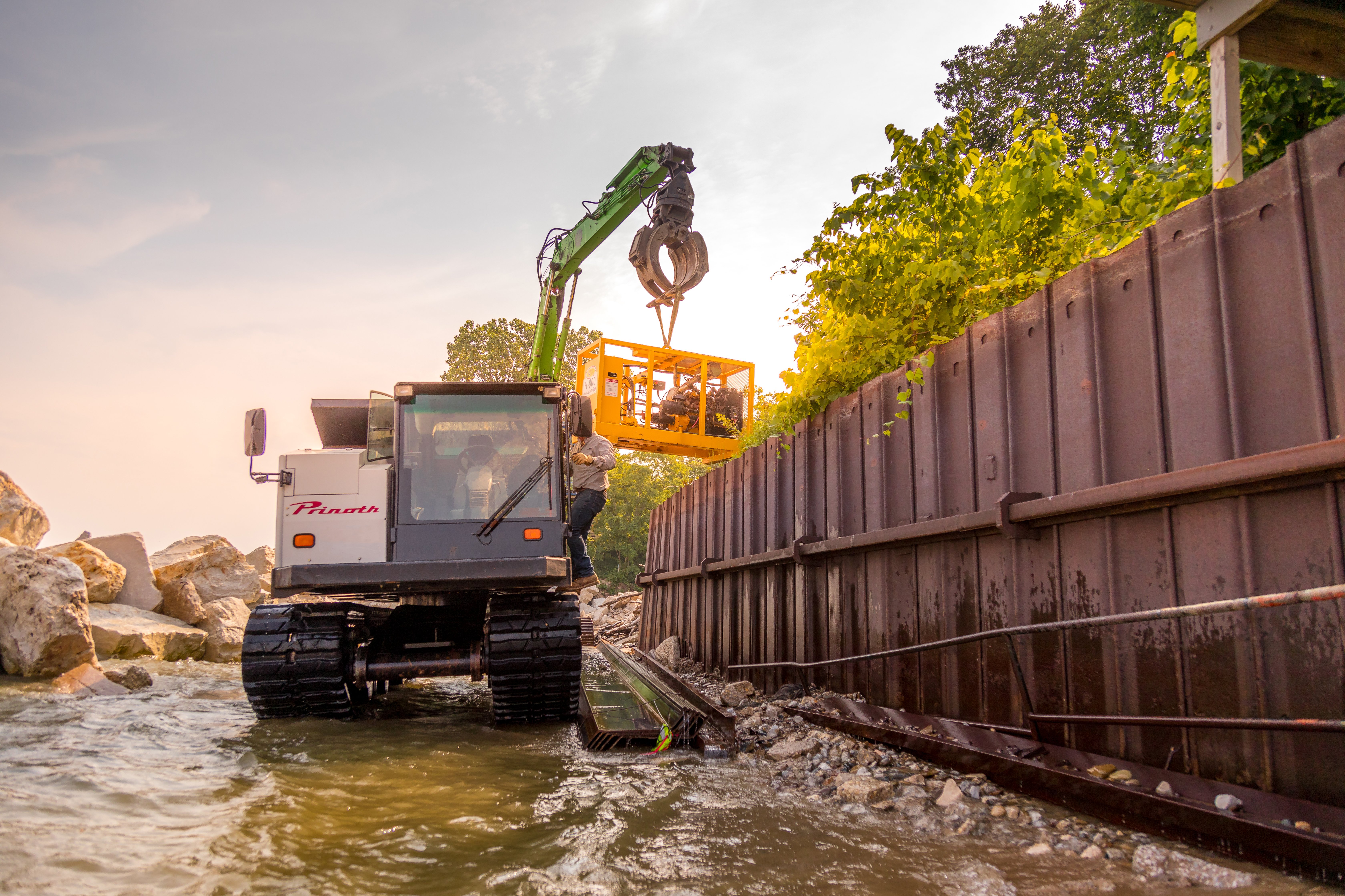 Crawler Carriers | Tracked Vehicles - Prinoth - Prinoth